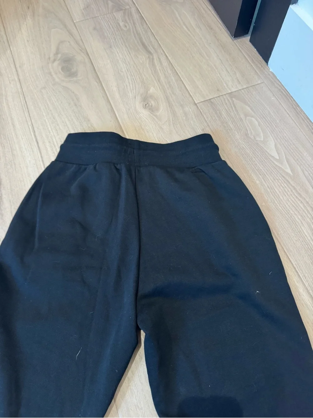 Woman’s Alo Black Jogger Pants with Drawstring Waist
